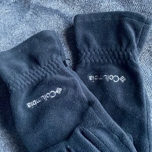 Women’s black Columbia gloves
